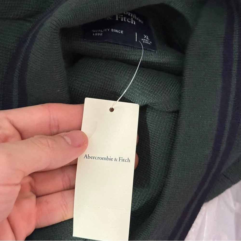Abercrombie & Fitch Henley Sweater Long Sleeve Green with Navy Blue Trim XL NWT